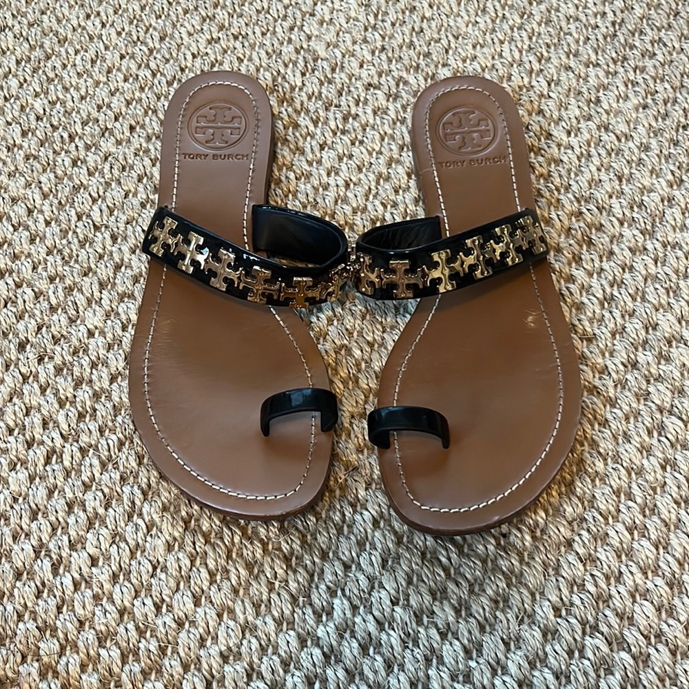 Tory Burch - Val flat sandal in black, slightly worn but in good condition